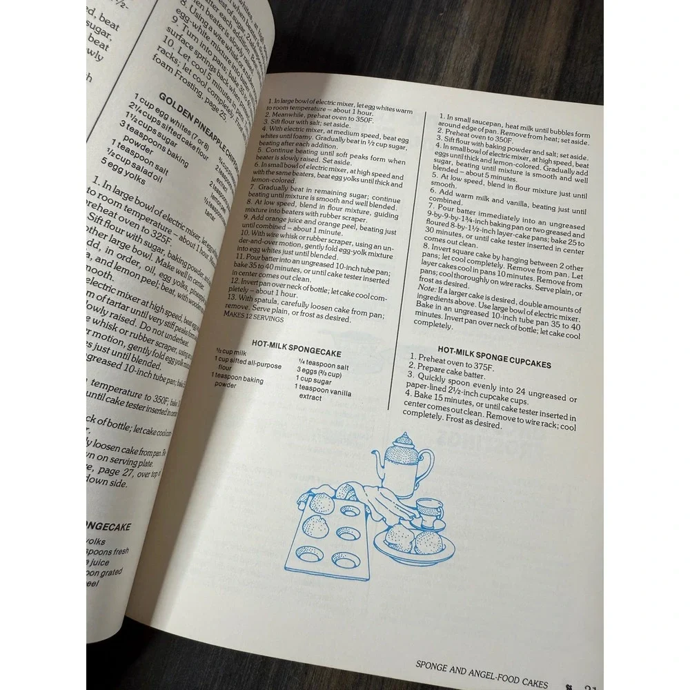McCalls Book of Cakes and Pies Volume 6 Cookbook Vintage Baking Recipes‎